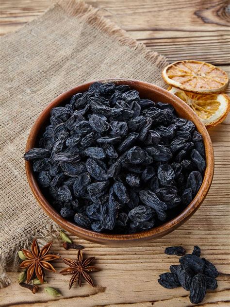 Изюм чёрный (гибрид)